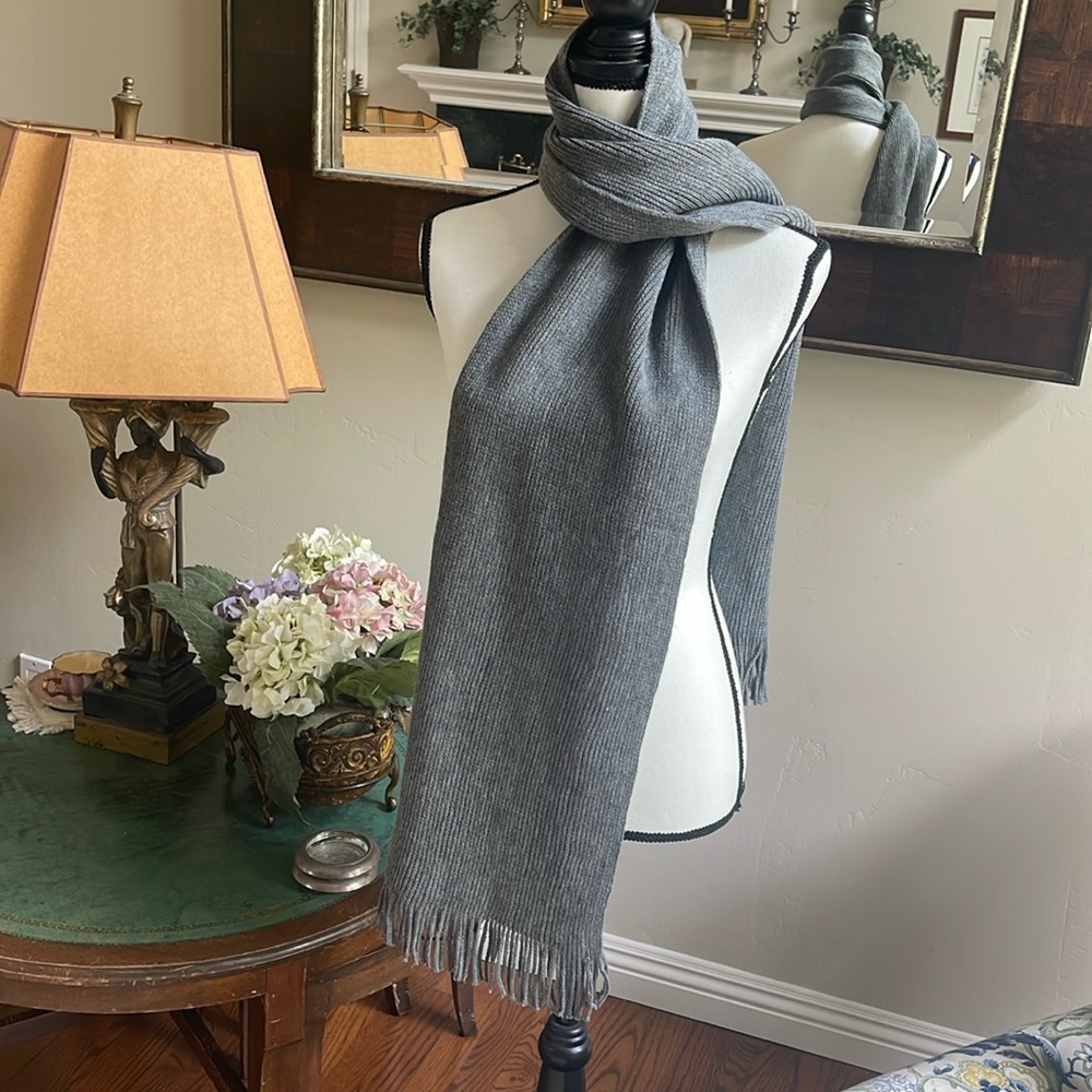Altare Medium Heather Gray knitted scarf with fringe NWT